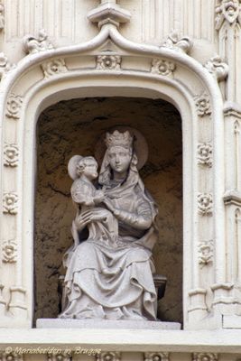 ezelstraat-nr83-105-zittende-maria-met-kind-koningin-1_32148616784_o.jpg