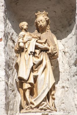 goezeputstraat-8---staande-maria-met-kind-koningin-3_33585398940_o.jpg