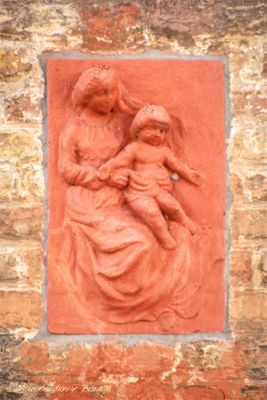goezeputstraat-31-x-oostmeers---zittende-maria-met-kind-1_33840393441_o.jpg
