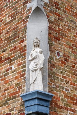 goudenhandrei-torenbrug---staande-maria-met-kind_33640463094_o.jpg