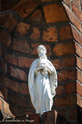 hoefijzerlaan-30-hoek-korte-lane---staande-maria-met-kind-1_34520439920_o.jpg