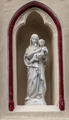 jan-miraelstraat-7-9---staande-maria-met-kind-2_32148611284_o.jpg