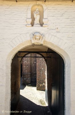 kammakersstraat-13----staande-maria-met-kind-2_34867143026_o.jpg