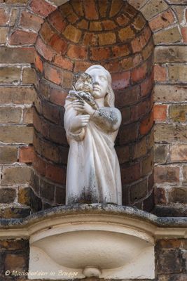 kastanjeboomstraat-15--staande-maria-met-kind-1_33969063425_o.jpg