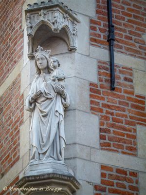 korte-riddersstraat-x-engelsestraat----staande-maria-met-kind-foto-2_33377384531_o.jpg