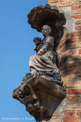 moerstraat-36---zittende-maria-met-kind-1_34907585985_o.jpg