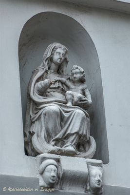 moerstraat-36---zittende-maria-met-kind-2_32951761036_o.jpg