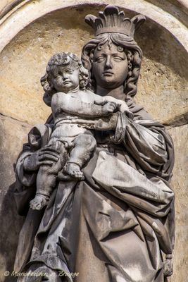 naaldenstraat-23-staande-maria-met-kind-2_32867659141_o.jpg