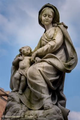 onze-lieve-vrouwkerkhof-zuid-pomp--foto-2_32178044983_o.jpg
