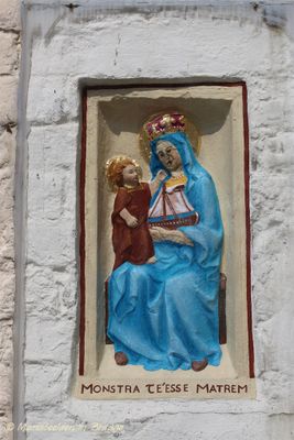 potterierei-80-zittende-maria-met-kind-koningin_32611392950_o.jpg