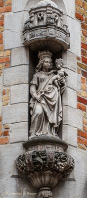 sint-jacobsstraat-58---staande-maria-met-kind---koningin-1_32993024935_o.jpg