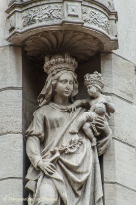 sint-jacobsstraat-58---staande-maria-met-kind---koningin-2_32148587464_o.jpg