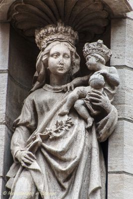 sint-jacobsstraat-58---staande-maria-met-kind---koningin-3_32611384460_o.jpg