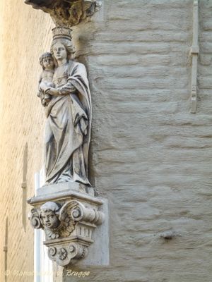 sint-walburgastraat-6-x-middelburgstraat---staande-maria-met-kind-foto-2_32662242524_o.jpg