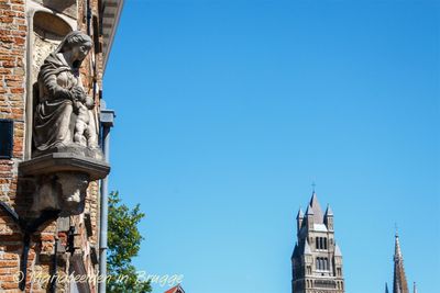 smedenstraat-6--hoek-zevensterrenstraat---zittende-maria-met-kind-1_34907585715_o.jpg