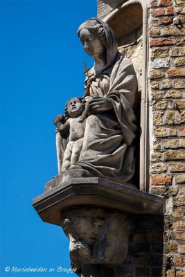 smedenstraat-6--hoek-zevensterrenstraat---zittende-maria-met-kind-2_34744284002_o.jpg