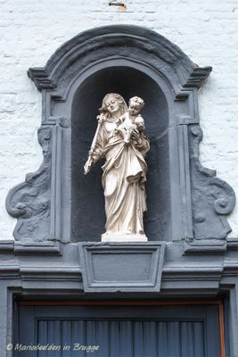 torenbrug---staande-maria-met-kind_34097606860_o.jpg