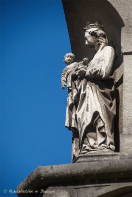 waalsestraat-x-zwarteleertouwersstraat-staande-maria-met-kind--koningin-4_33758393410_o.jpg