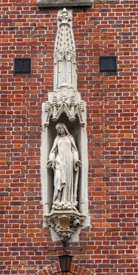 wijngaardplein-2---olv-van-de-wonderdadige-medaille_32995269676_o.jpg