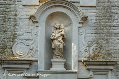 zwarteleertouwersstraat-68-102-staande-maria-met-kind-koningin-1_32898272214_o.jpg
