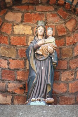 Arsenaalstraat 35 - staande Maria met Kind-2.jpg
