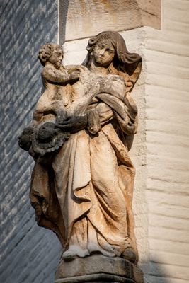 Eekhoutstraat 37 - hoek Willemstraat - staande Maria-1.jpg