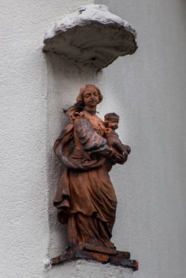 Ezelstraat 30 - Jan Boninstraat - Staande Maria met Kind-1.jpg