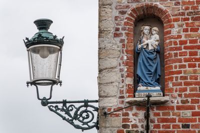 Ezelstraat nr 2- staande Maria met Kind - foto 3-4.jpg