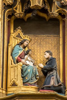 Naaldenstraat 19- Hof Bladelin - Zittende Maria met Kind-3.jpg
