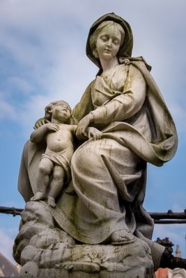 Onze-Lieve-Vrouwkerkhof Zuid (pomp).jpg