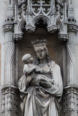 Ezelstraat 25- gekroonde  Maria met Kind-2.jpg
