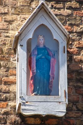 Korte Lane 12 hoek Kleine Kuipersstraat - Staande Maria (Koningin)-1.jpg