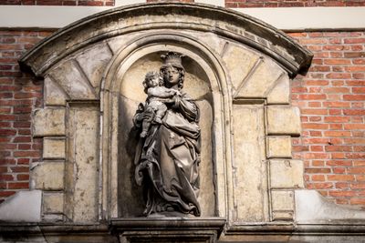 Naaldenstraat 23-Staande Maria met Kind-4.jpg