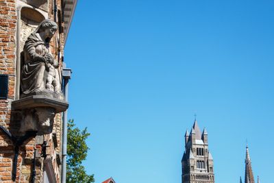 Smedenstraat 6  hoek Zevensterrenstraat - Zittende Maria met Kind-1.jpg