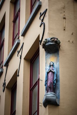 Wollestraat 4 X Oude Burg - O.L.V. van Lourdes.jpg
