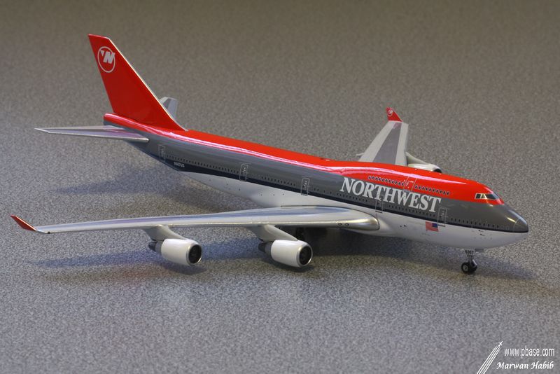 Aviation - Boeing 747-400 Northwest