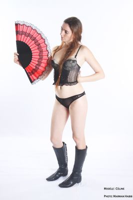 Cline - Red fan & lingerie / Eventail rouge & lingerie