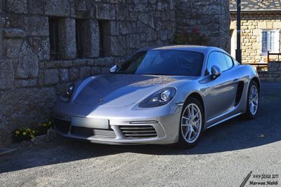 Bikes, cars, trucks / Motos, voitures, camions