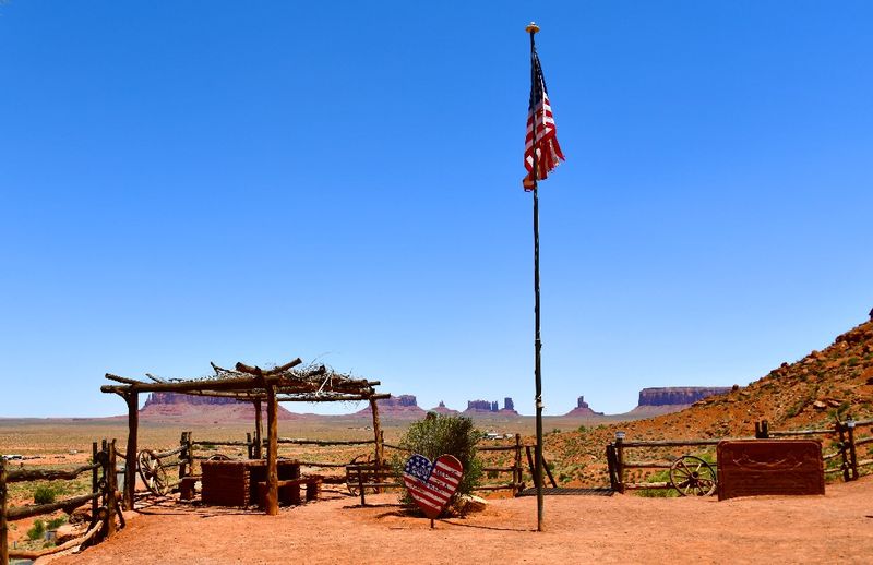 Monument Valley, Easgle Mesa, Saddleback, King on his Throne, Stagecoach, Bear and Rabbit, Castle Rock, Big Chief, Sentinel Mesa