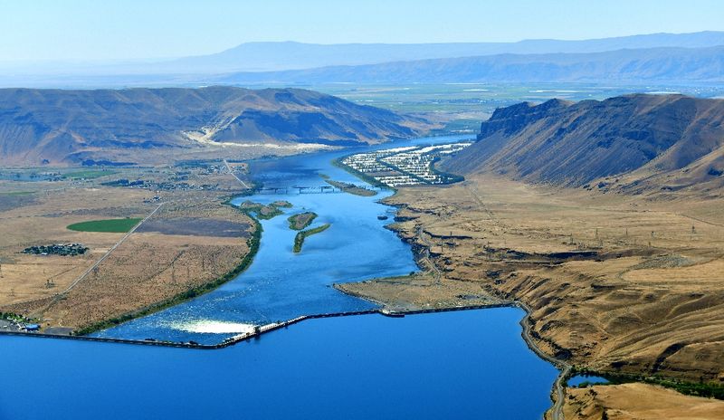 Wanapum Dam, Wanapum Lake, Columbia River, Wanapum Village, Beverly Railroad Bridge, Auvil Fruit, Sentinel Gap and Bluffs, Saddl