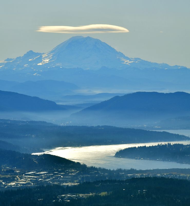 Mount Rainier and Standing Lenticular Formation,Redmond,  Lake Sammamish, Issaquah, Squak Mountain, Tiger Mountain, Washington  