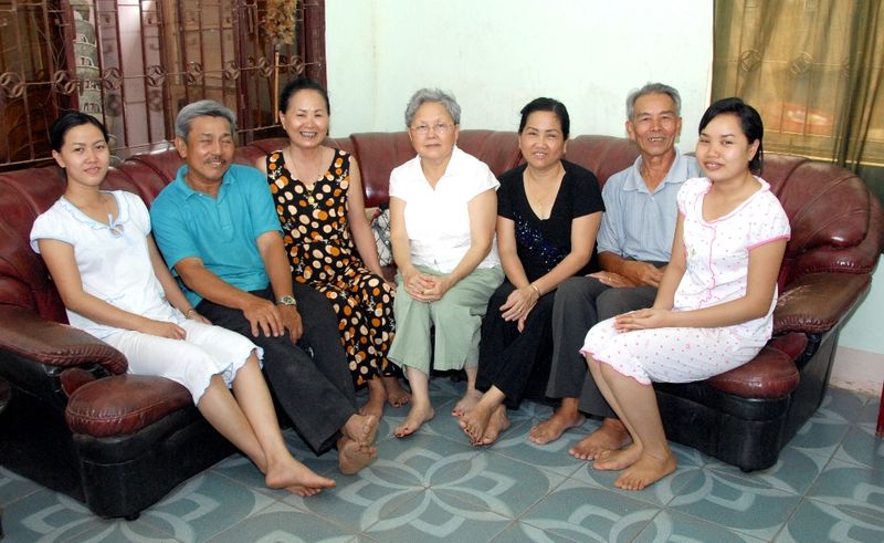 Aunties and Uncles with Cousins, Mom,  Vietnam 389 
