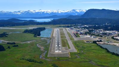 High Final to Juneau Airport, Alaska 441  