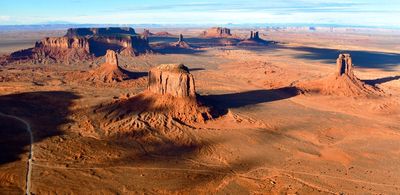 Monument Valley Tribal Park, Merrick Butte, West-East Mittens, Sentinel Butte, Eagle Mesa, Setting Hen, Brighams Tomb, Bear-Rab