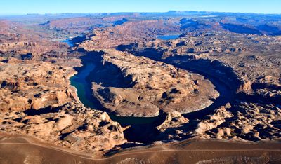 Great Bend, Lake Powell, San Juan River, Grey Mesa, Piute Mesa, No Mans Mesa, Monument Valley, Utah  Arizona 1217 