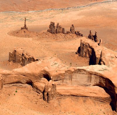 Totem Pole, Yel-Bichel, Gypsum Creek, Sand Srping, Monument Valley, Navajo Tribal Park, Navajo Nation, Arizona 2217 