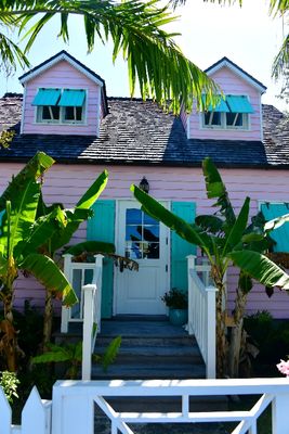 Pink House and Torquoise Shuttersn Back Street, Hope Town, Elbow Cay, Bahamas 647  