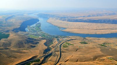 Trinidad, Crescent Bar, Babcock Ridge and Bench, Wanapum Lake, Columbia River, West Bar, Washington 497