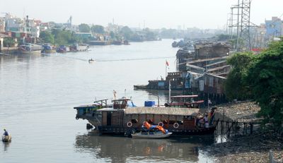 Life On the Kenh Te River in 2007, Vietnam 137  