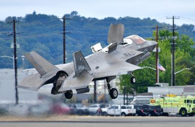 AIRPLANE MILITARY